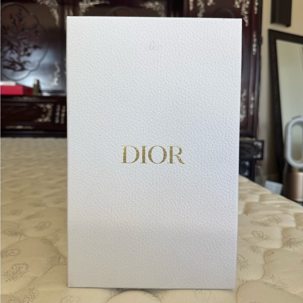 Dior box